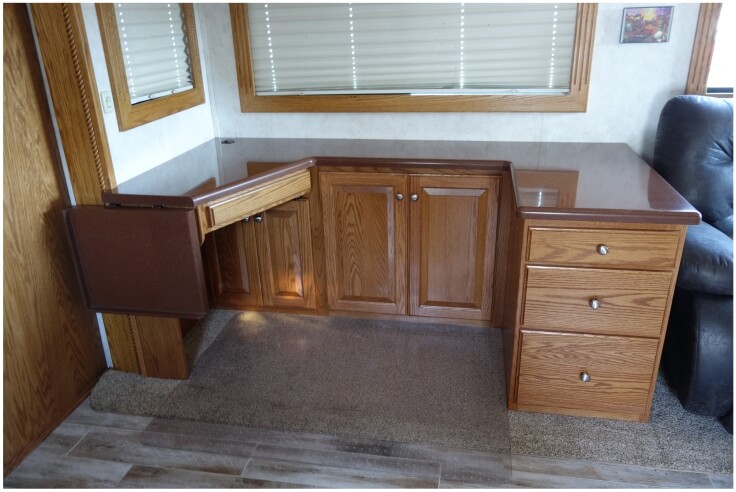 hightly-customized-desk Custom built desk