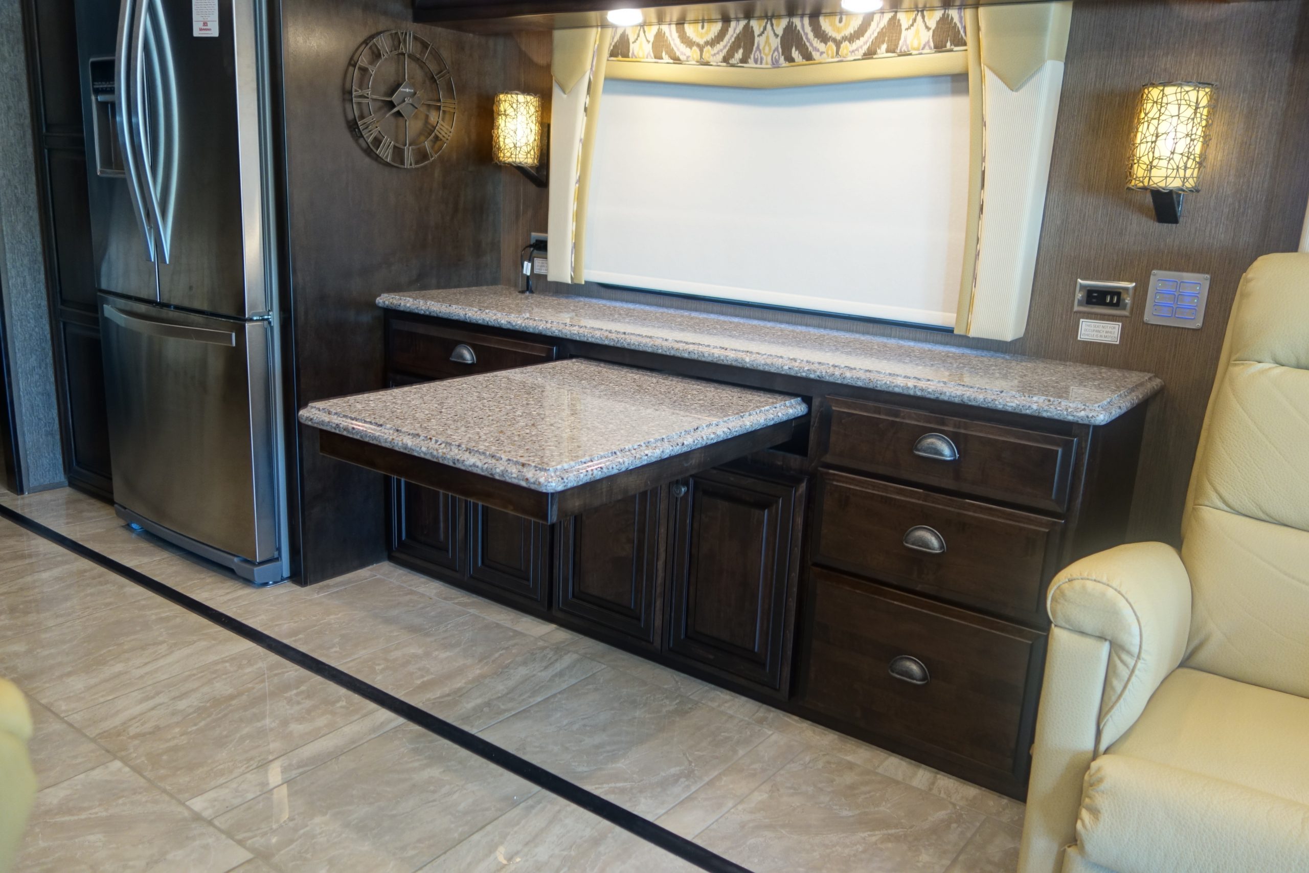 DSC05923 Custom slide out RV desk